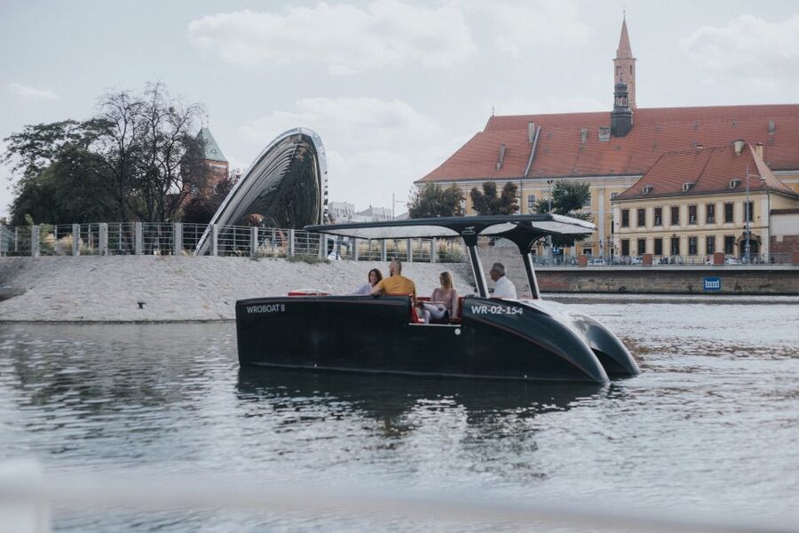 Wroclaw: Solar Catamaran Cruise on the Odra River - Dunikowski Boulevard and the Bridge of Peace
